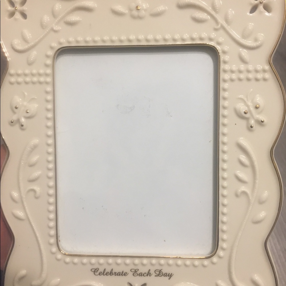Cream Lenox Frame - Picture 2 of 5